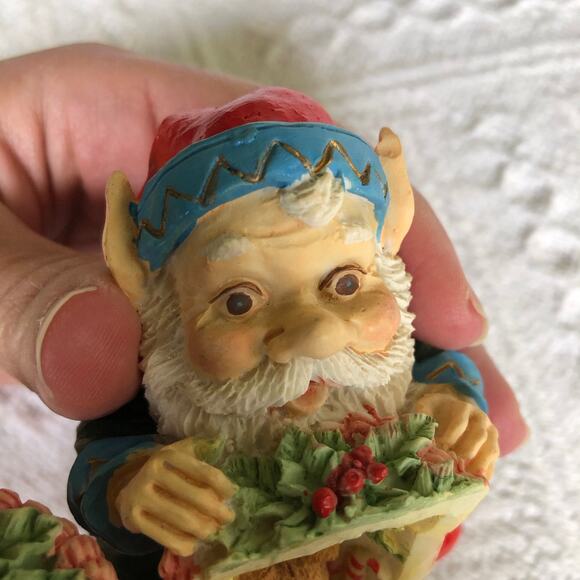 1994 Poly Stone Santa's Elf With Stocking Hinged Figurine 4" Gnome Bear Soldier - Picture 3 of 10